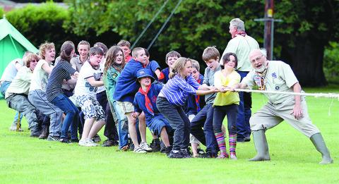 Richard Norman helps Tenbury and Leighton Buzzard Scouts with the tug of war against the 4th Stourbridge Scouts.