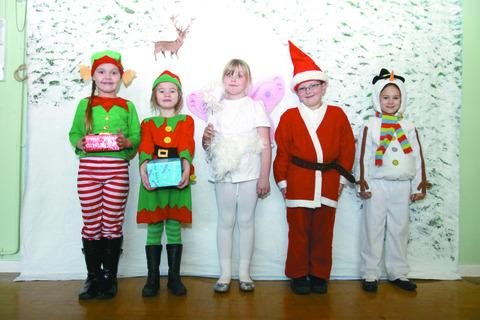 Tenbury Primary
School, Santa’s Hat:
125066-1.
Elaina Lee and Isabella
Wait (Elves), Rebecca
Williams (Fairy), Will
Duggan (Santa) and
Grace Nascimento
(Snowman).
