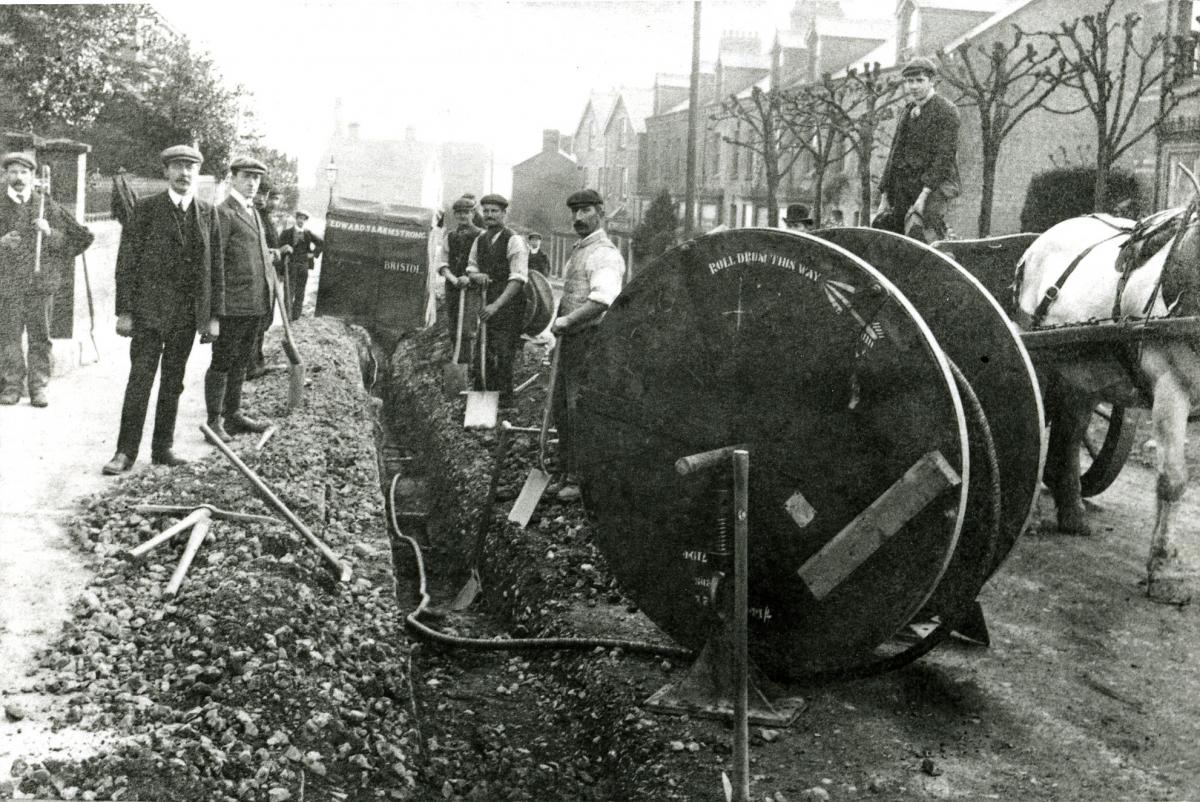 Laying and electricity cable on Gravel Hill in 1908