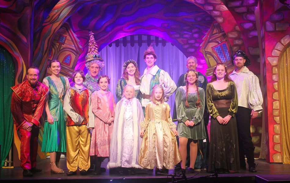Pantomime at Regal in Tenbury bringing Christmas laughs - Vimarsana News