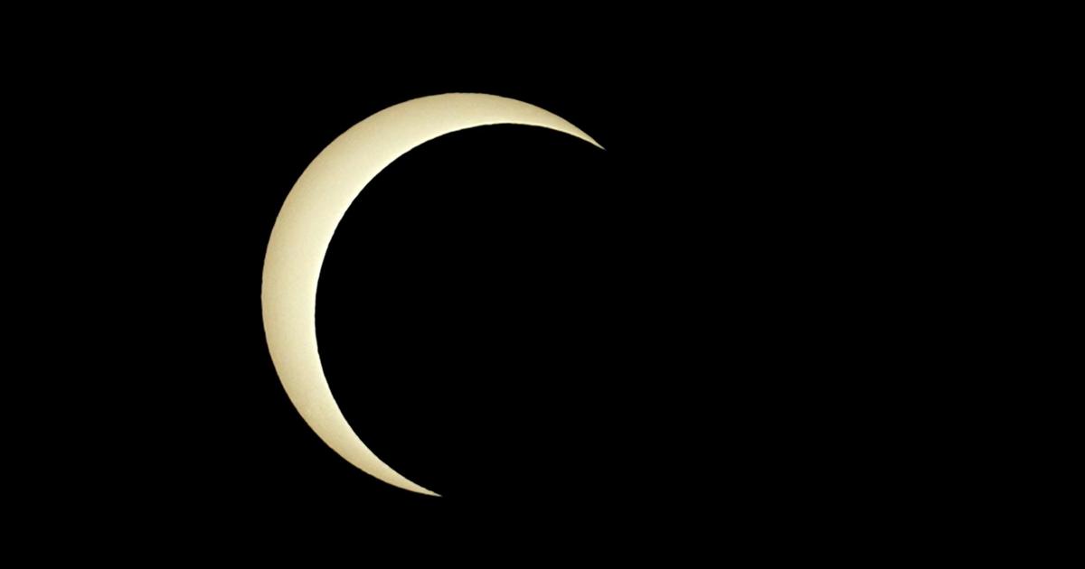 Crowds cheer as 'ring of fire' eclipse moves across the Americas - Vimarsana News